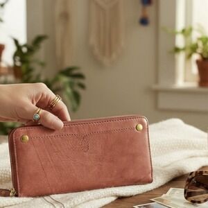 Frye Campus Zip Around Wallet Burnt Apple Hand Crunched Leather Distressed Boho